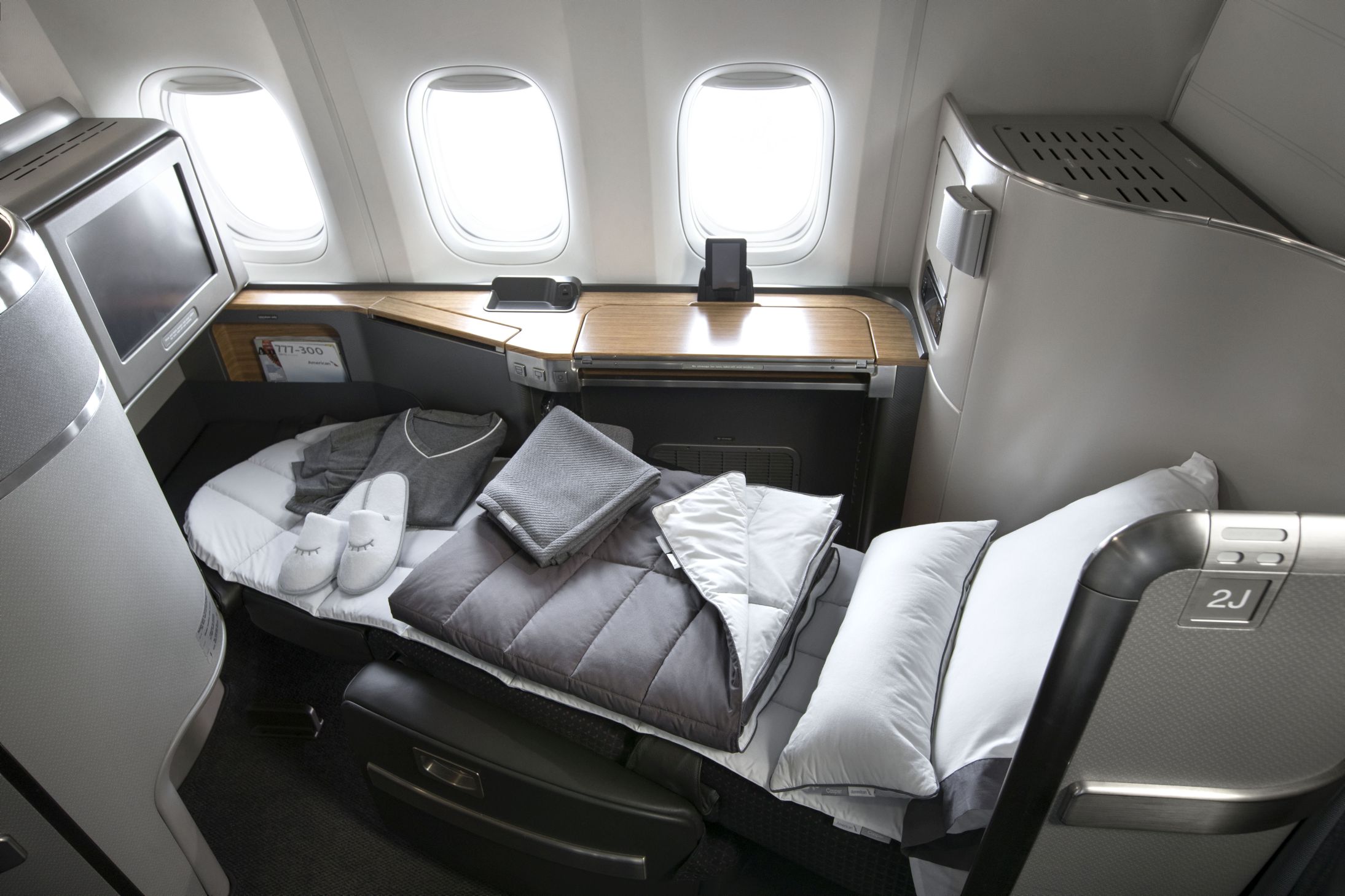 In an effort to ensure the best night’s sleep on its long-haul flights, American Airlines has teamed up with sleep product gurus Casper to introduce new amenities to the airline’s long-haul routes.