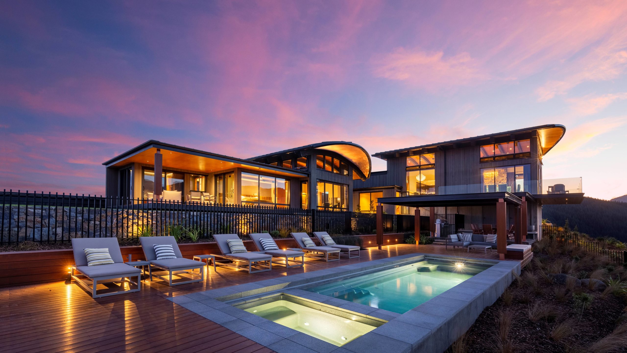 A luxurious exclusive-use villa located in New Zealand's South Island, Falcon Brae is the perfect base from which friends and family can explore this remarkable landscape. 
